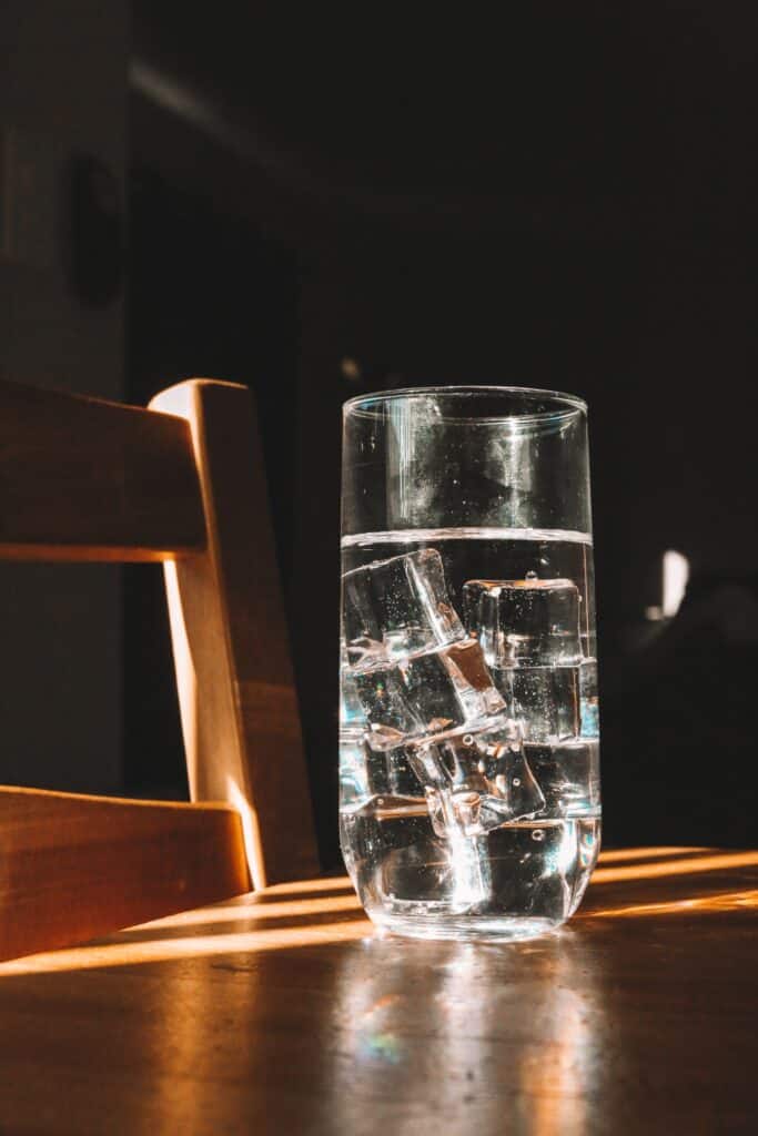 acqua idratazione benessere quotidiano benefici bere