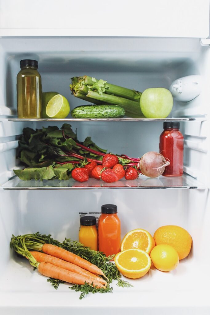 conservare alimenti correttamente per evitare sprechi frigo dispensa